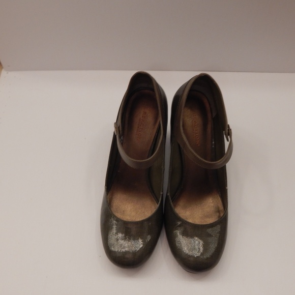 Kenneth Cole Reaction rounded heeled show in Women - Picture 4 of 5